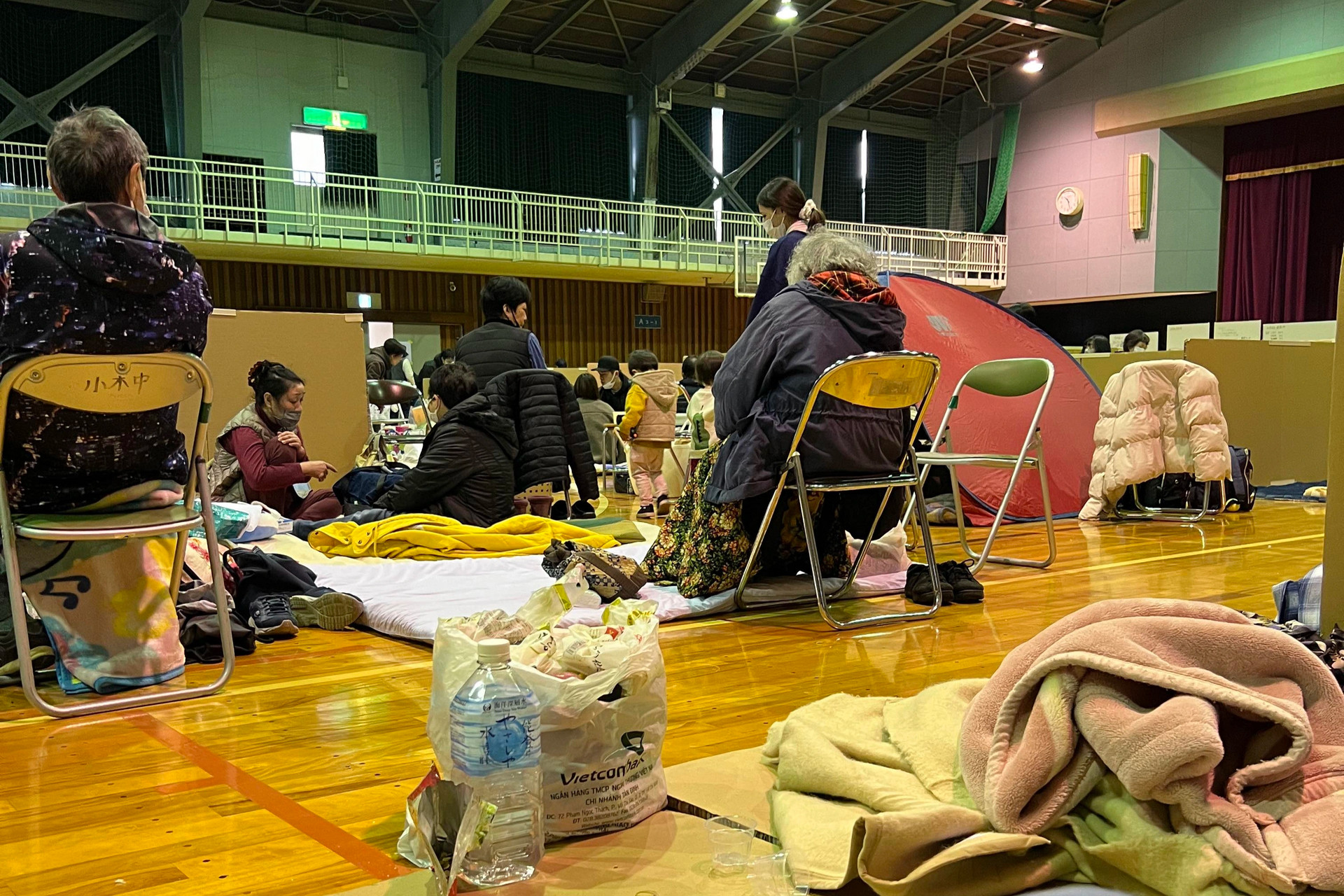 Người Việt sau động đất ở Nhật: Sống trong trường học, chia từng chiếc bánh - 1