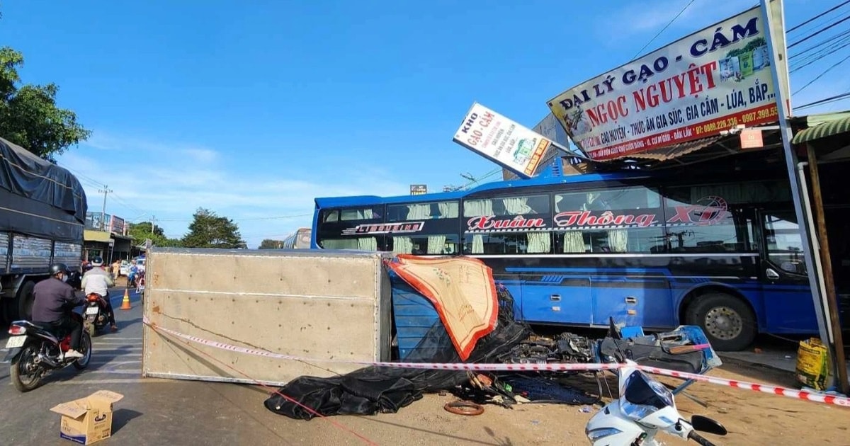 Ô tô khách mất lái tông tài xế xe tải tử vong