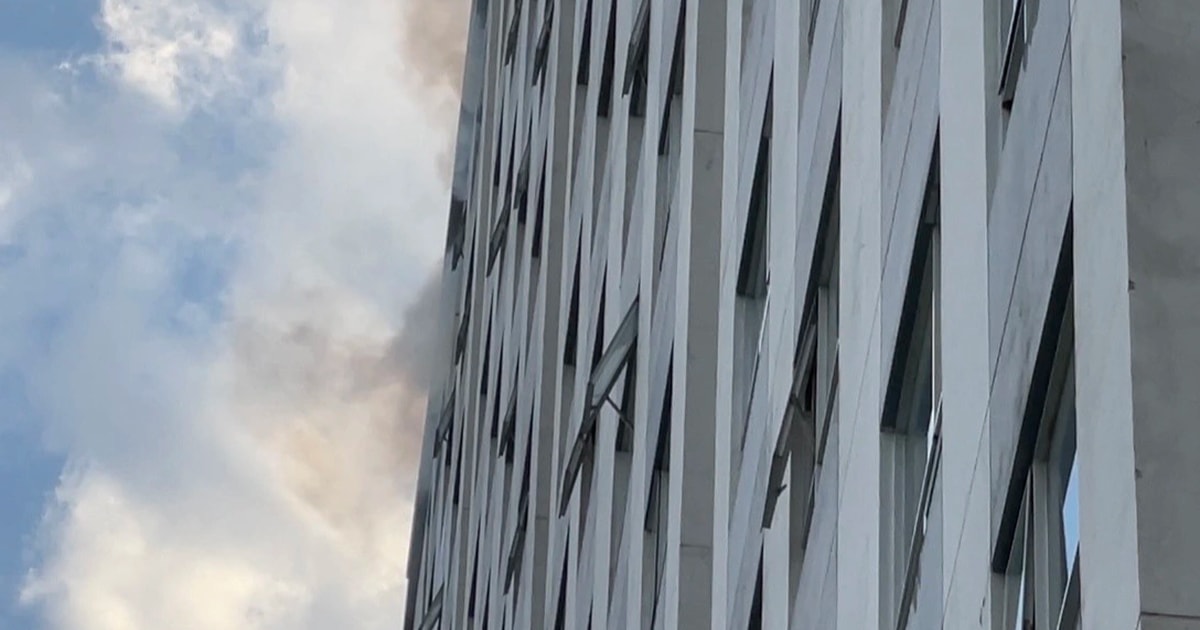 Cháy tầng 18 chung cư ở TPHCM, hàng trăm cư dân tháo chạy