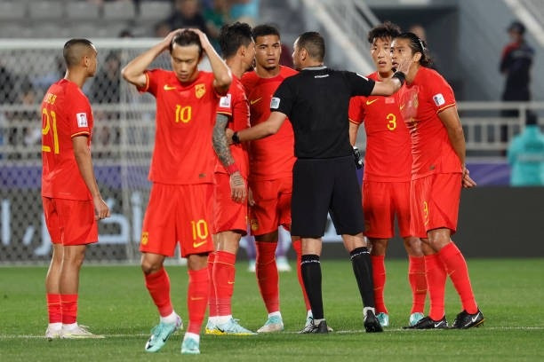 Bị VAR từ chối bàn thắng, tuyển Trung Quốc ra quân bạc nhược ở Asian Cup - 1