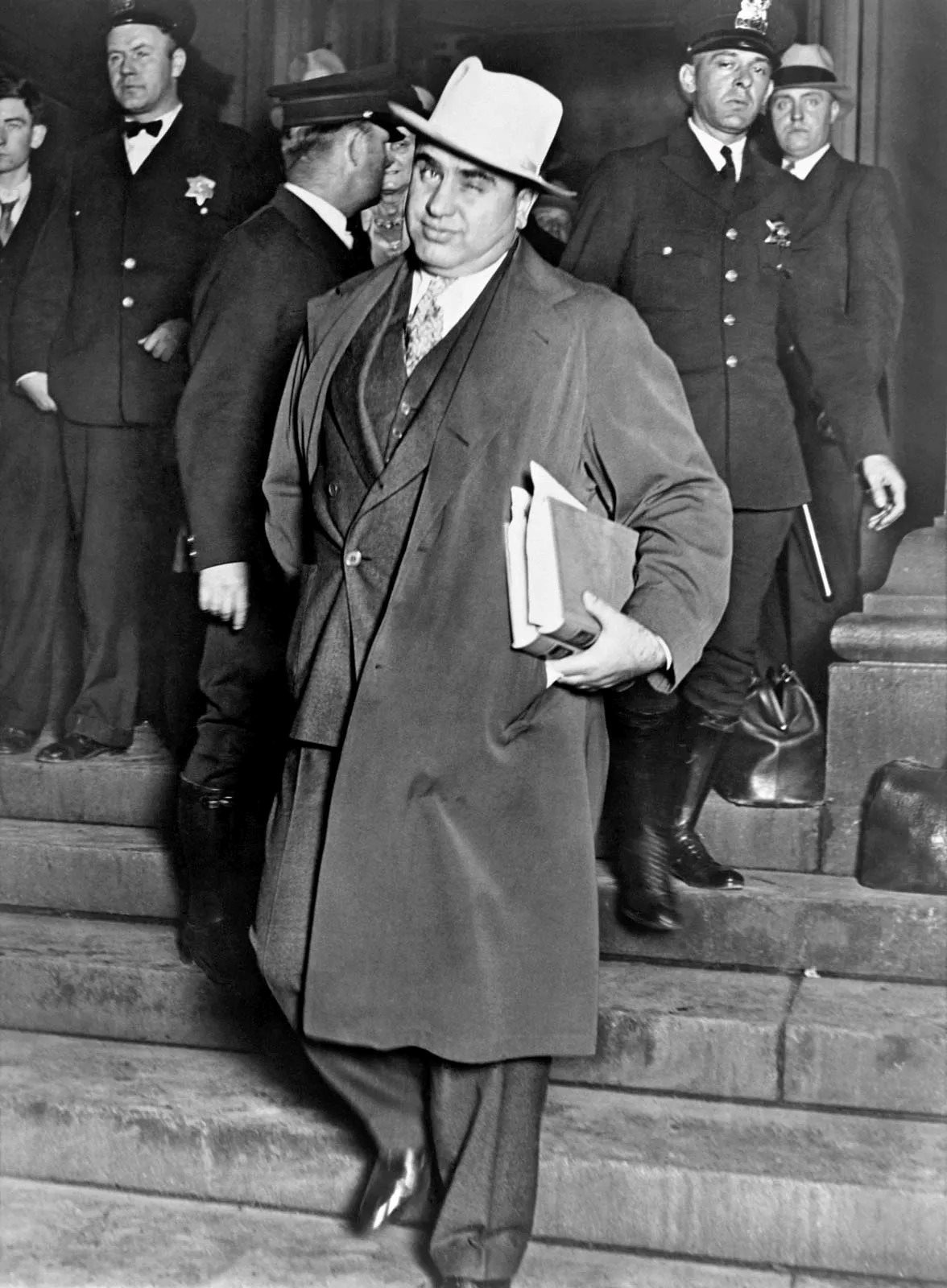 al-capone-courthouse-chicago-october-14-1931_11zon.jpg