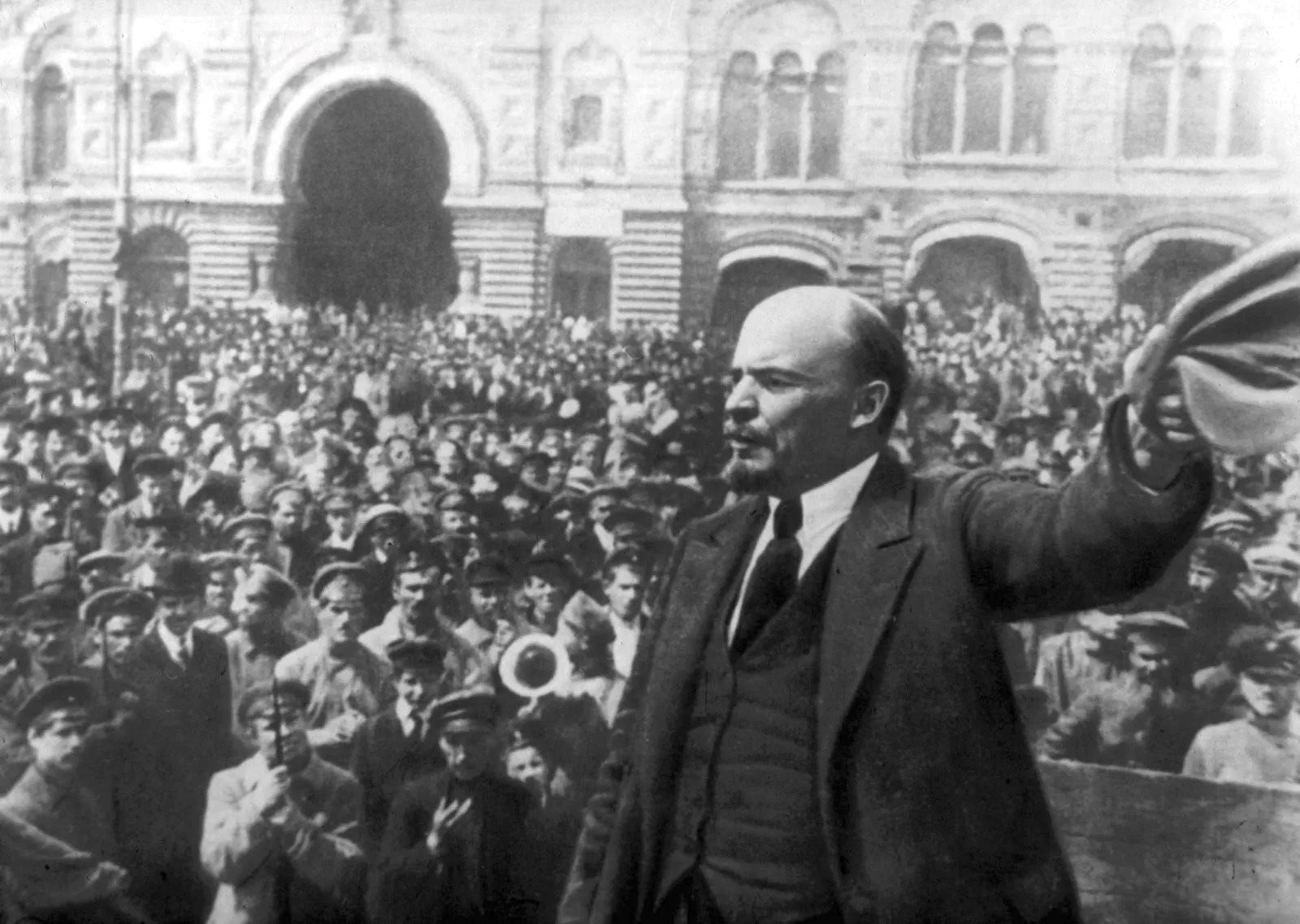 crowd-vladimir-ilyich-lenin-russian-revolution-1917_11zon.jpg