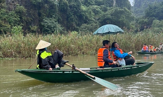 Chi 200 triệu đi Việt Nam, khách Tây bức xúc tố bị vòi tiền ở Ninh Bình - 1