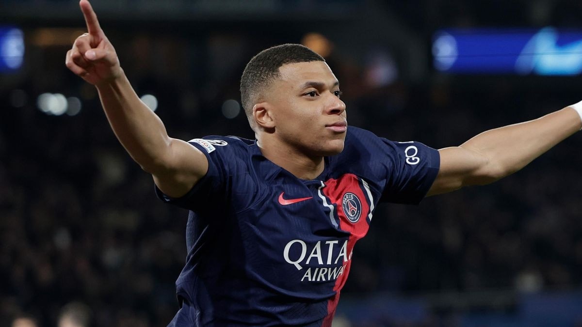 Kylian Mbappe lập kỷ lục, PSG rộng cửa vào tứ kết Champions League - 1