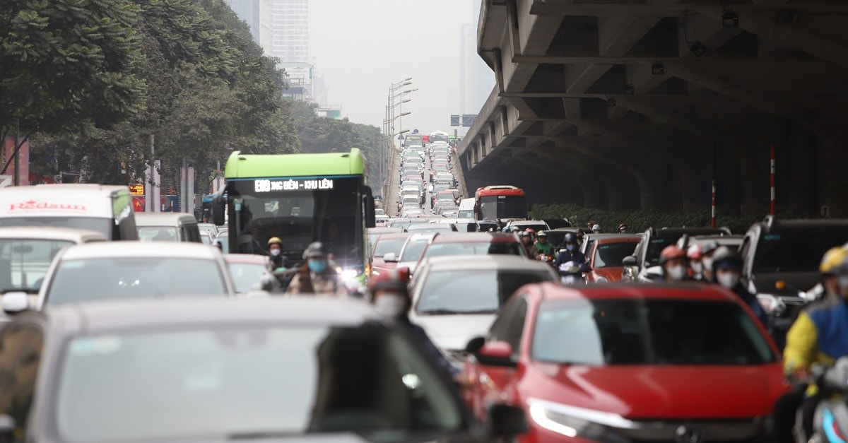 Đường phố Hà Nội đông đúc trở lại sau kỳ nghỉ Tết Nguyên đán