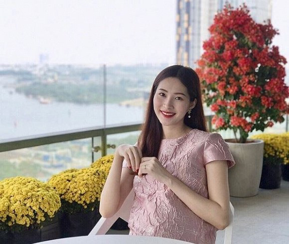 Diện áo dài bỉ ngạn xanh, Hoa hậu Đặng Thu Thảo khoe khéo biệt thự bạc tỷ ngập trong sắc hoa-25
