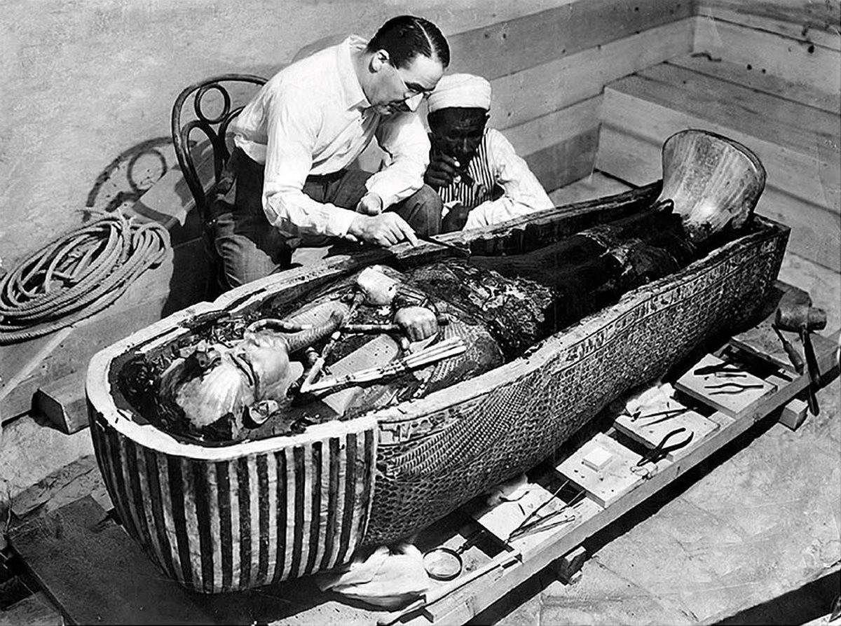 tutankhamun-burial-chamber-found-1-_11zon.jpg