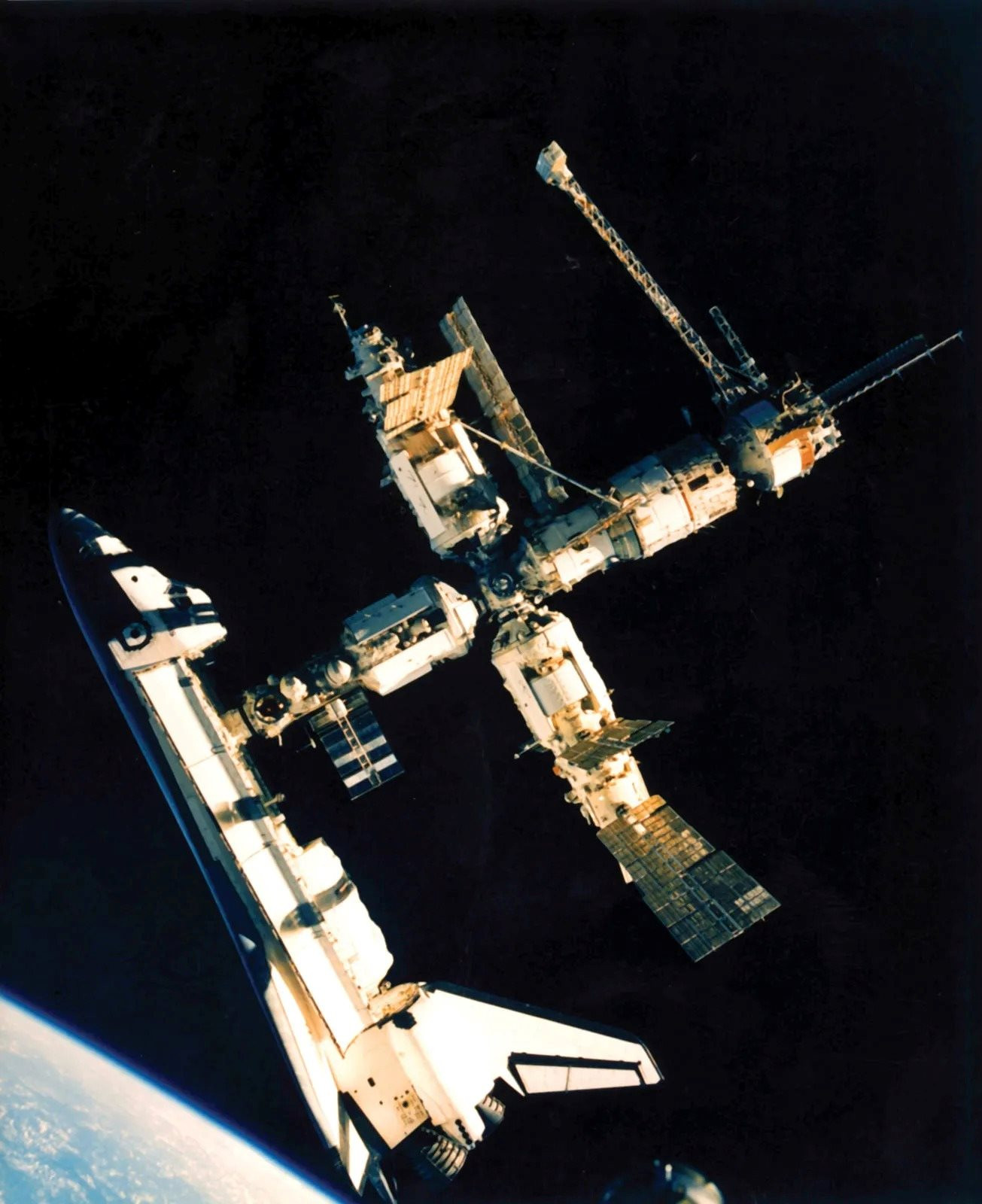 atlantis-nikolay-budarin-russian-photograph-space-station-july-4-1995_11zon.jpg