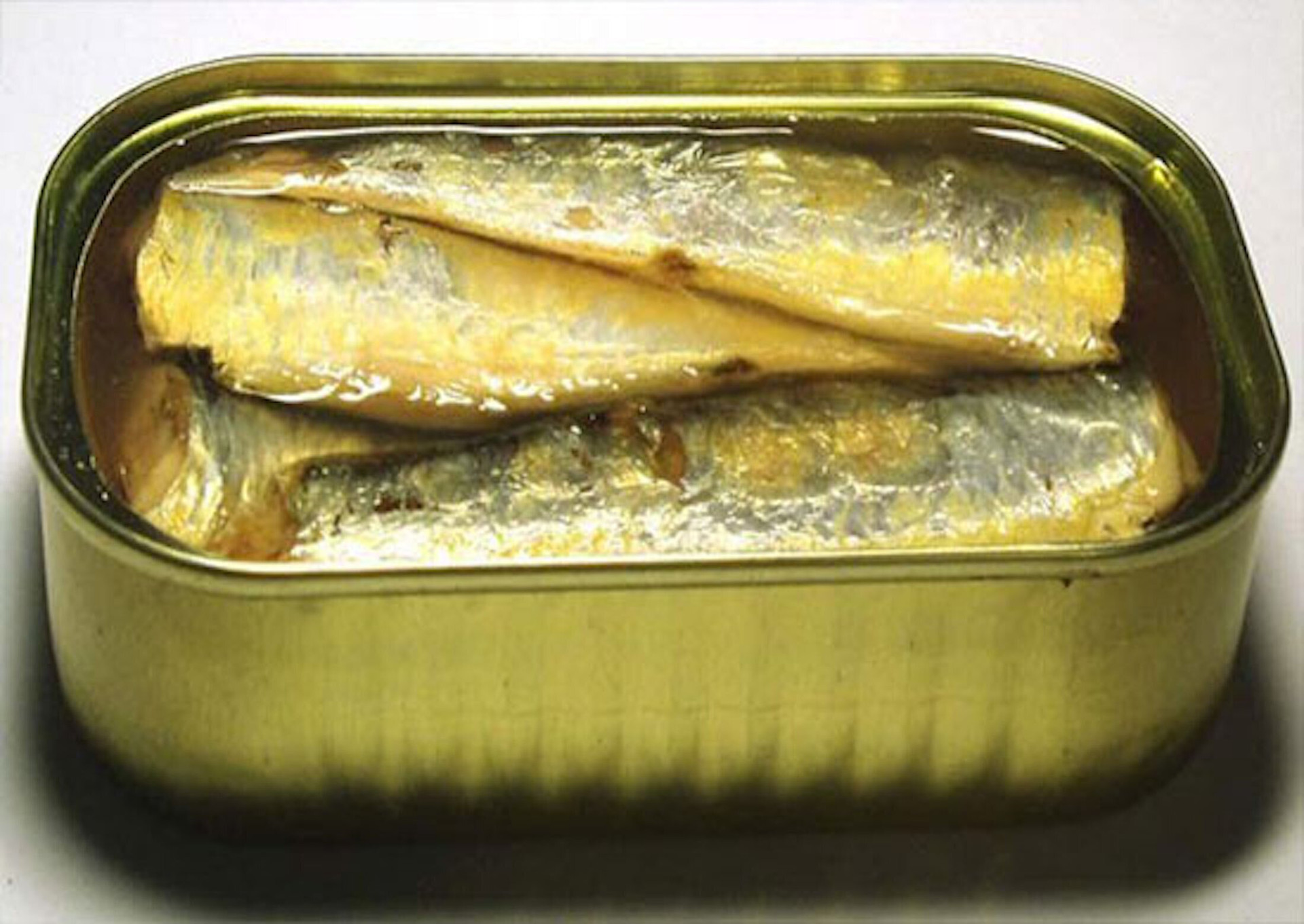 Cá đóng hộp không được khuyến khích trong chế độ ăn của thai kỳ.