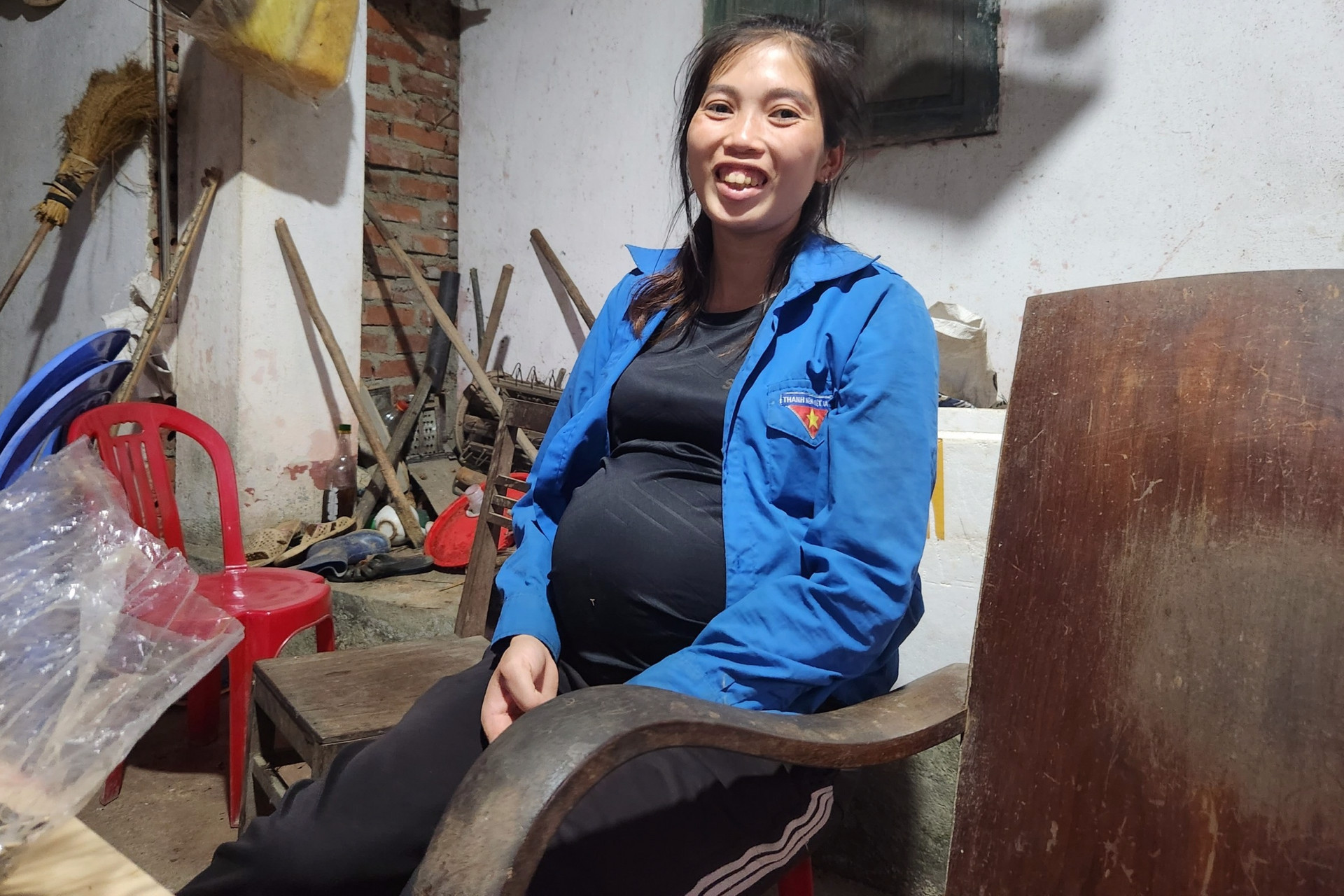 Mẹ bầu 8 tháng đi bốc vác: Nghèo thật, nhưng tôi không kêu gọi từ thiện - 1