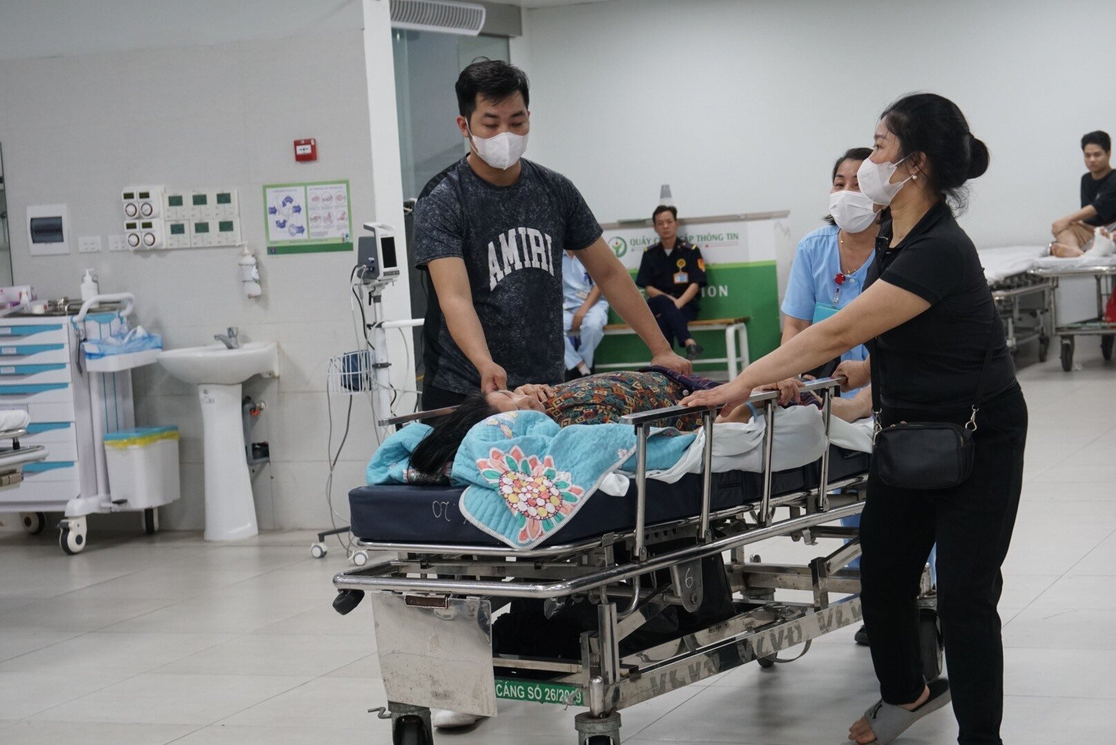  24 giờ trực cấp cứu tại bệnh viện ngoại khoa lớn nhất cả nước - 6