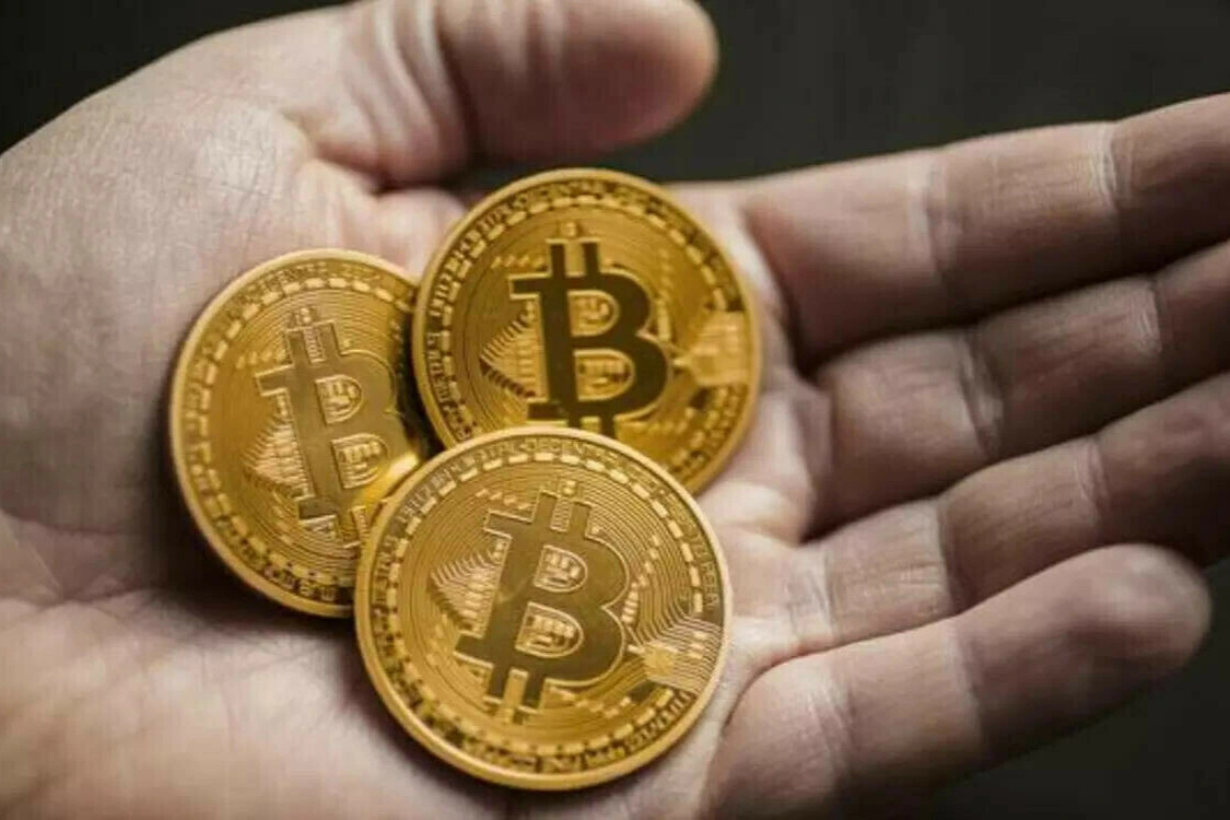 Giá Bitcoin tăng vượt mức 63.000 USD - 2