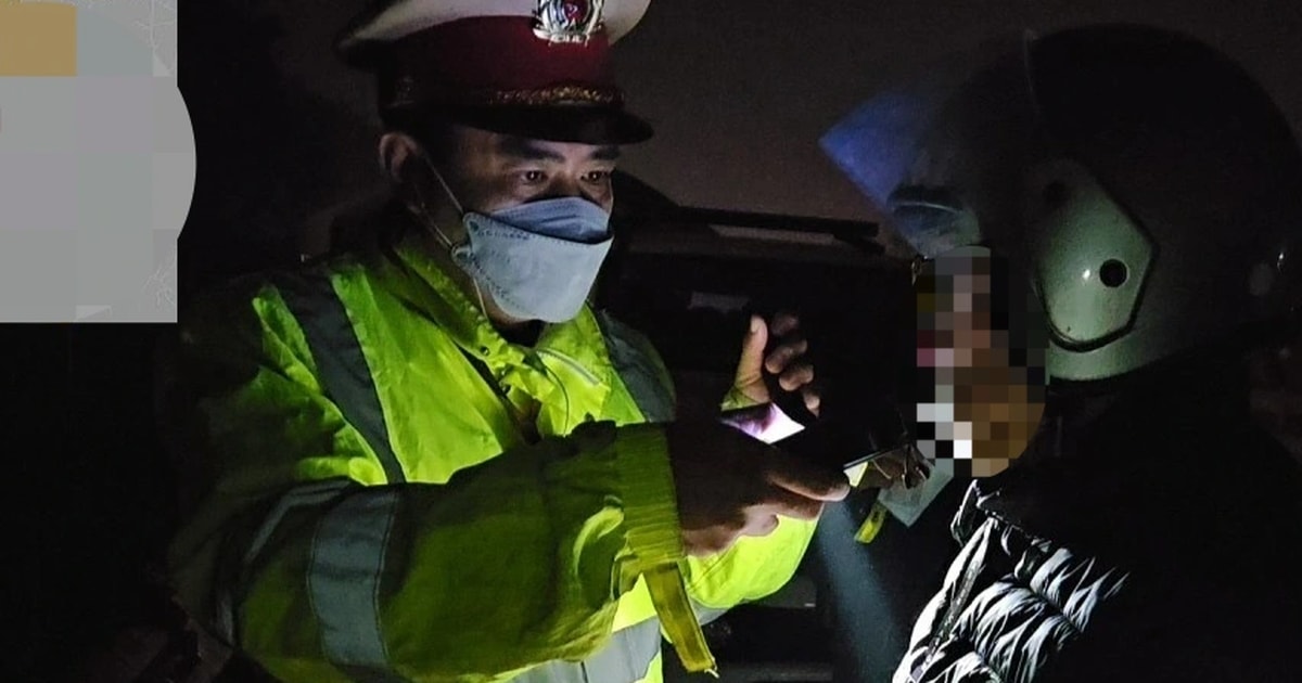 'Dính cồn' kịch khung, tài xế xe máy đi vào cao tốc Hà Nội - Thái Nguyên