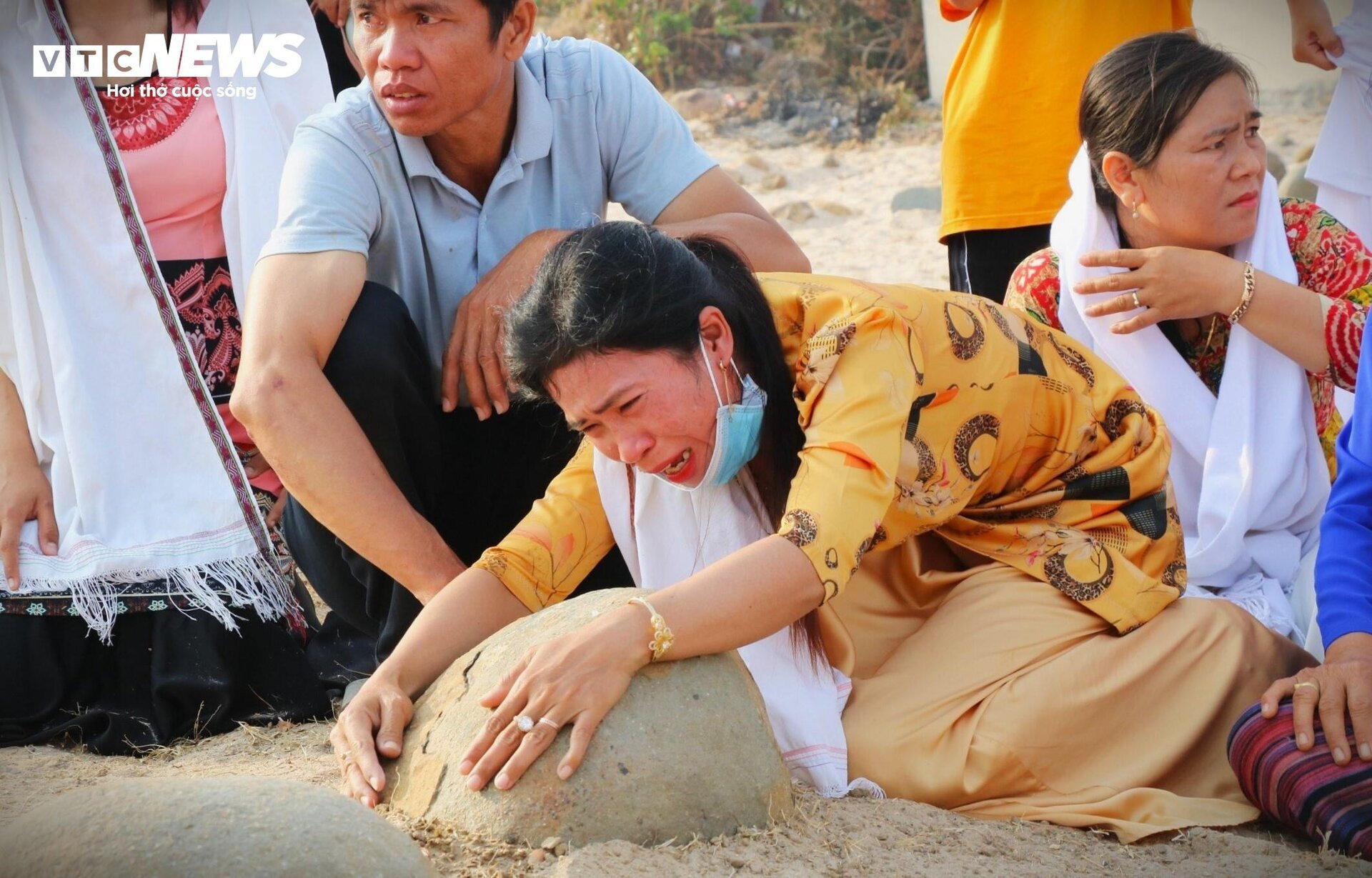 Độc đáo lễ tảo mộ tại nghĩa trang đá của người Chăm ở Ninh Thuận - 15