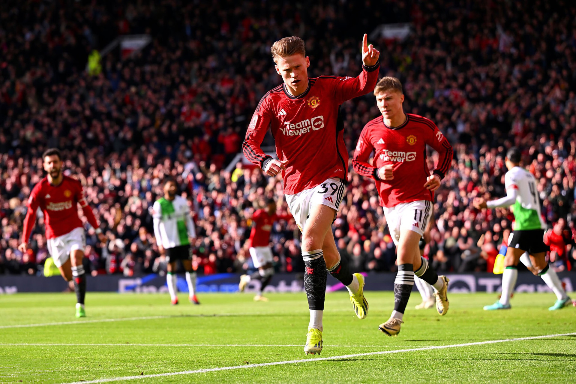 Man Utd 4-3 Liverpool: Rượt đuổi nghẹt thở và cú chốt ở phút 120 - 1