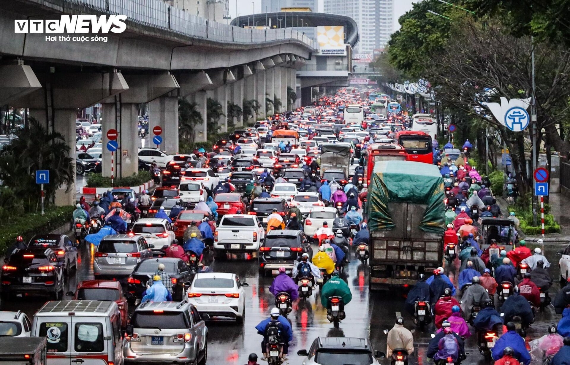 Sáng nay, cả thành phố đi làm muộn - 9