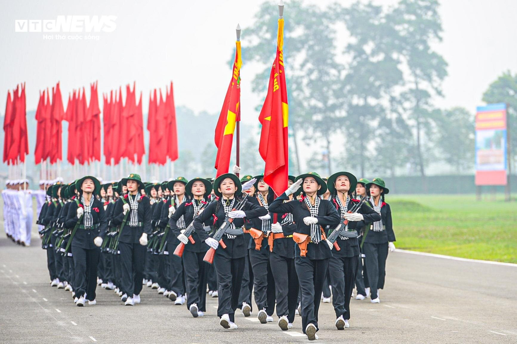 3.500 chiến sĩ hợp luyện diễu binh kỷ niệm Chiến thắng Điện Biên Phủ - 16