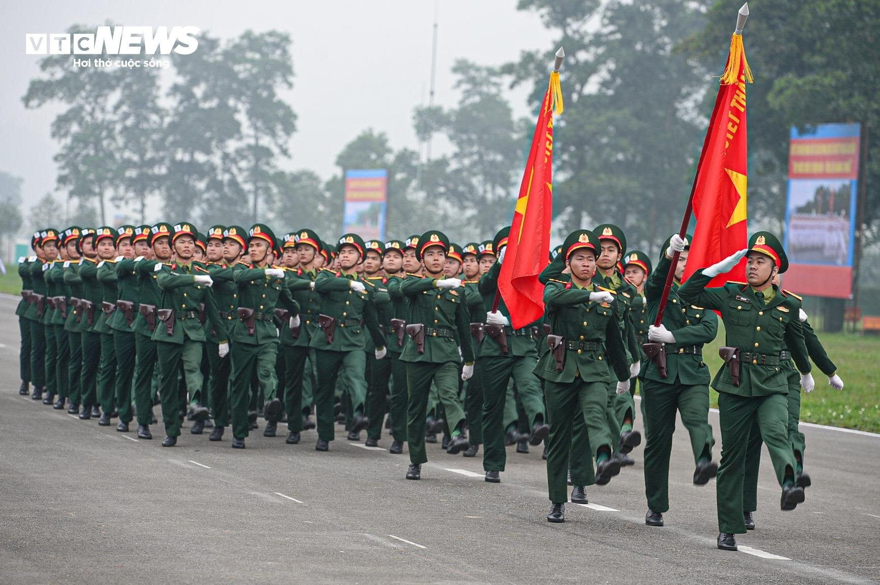 3.500 chiến sĩ hợp luyện diễu binh kỷ niệm Chiến thắng Điện Biên Phủ - 18