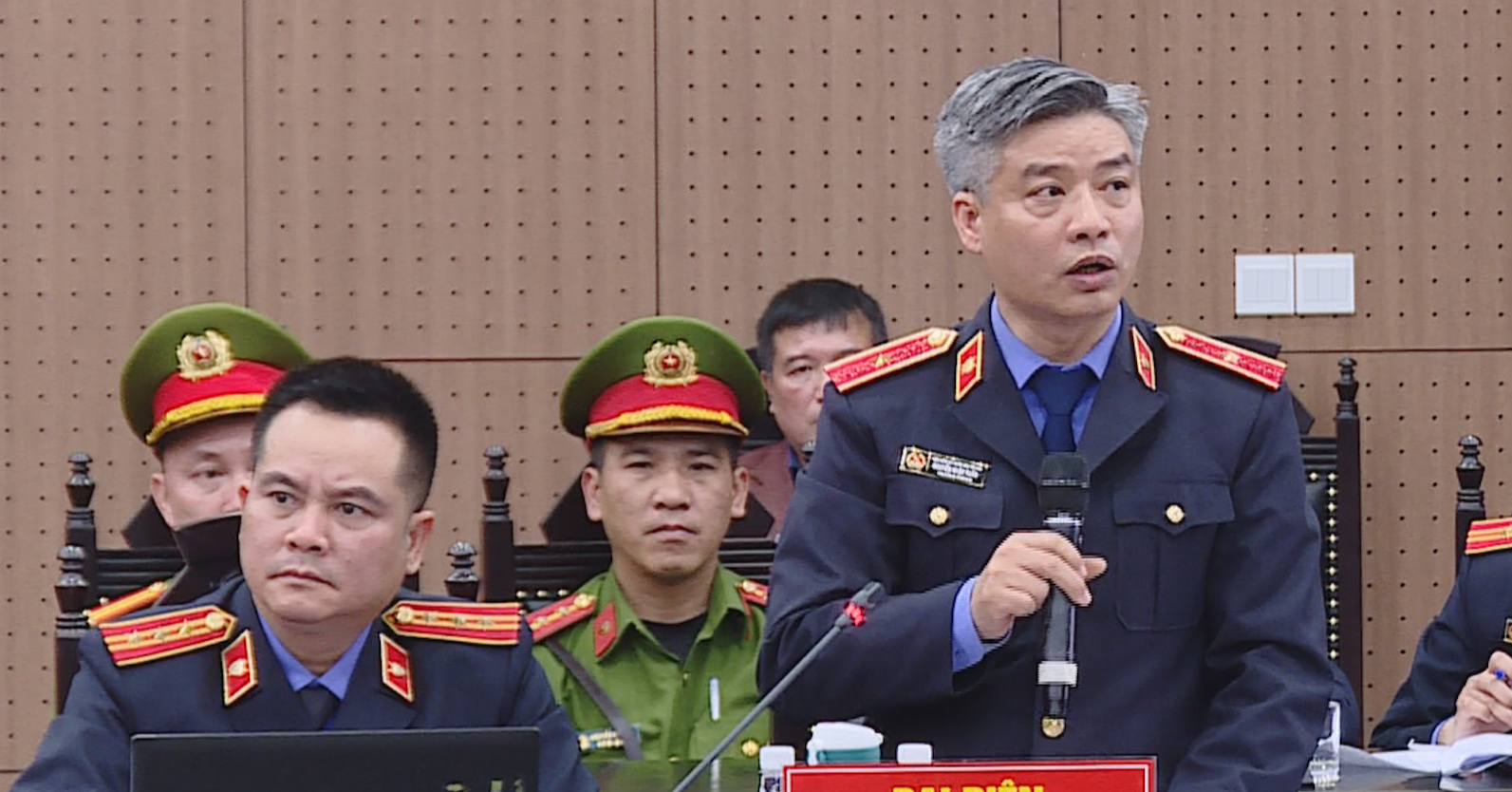 Chủ tịch Tân Hoàng Minh Đỗ Anh Dũng và con trai được đề nghị giảm án