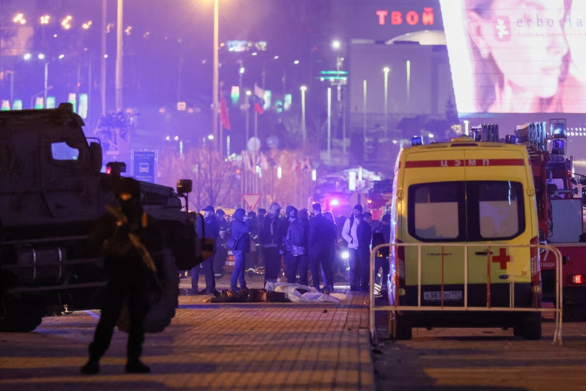 Hiện trường vụ tấn công khủng bố khiến hơn 60 người chết ở Moscow - 12