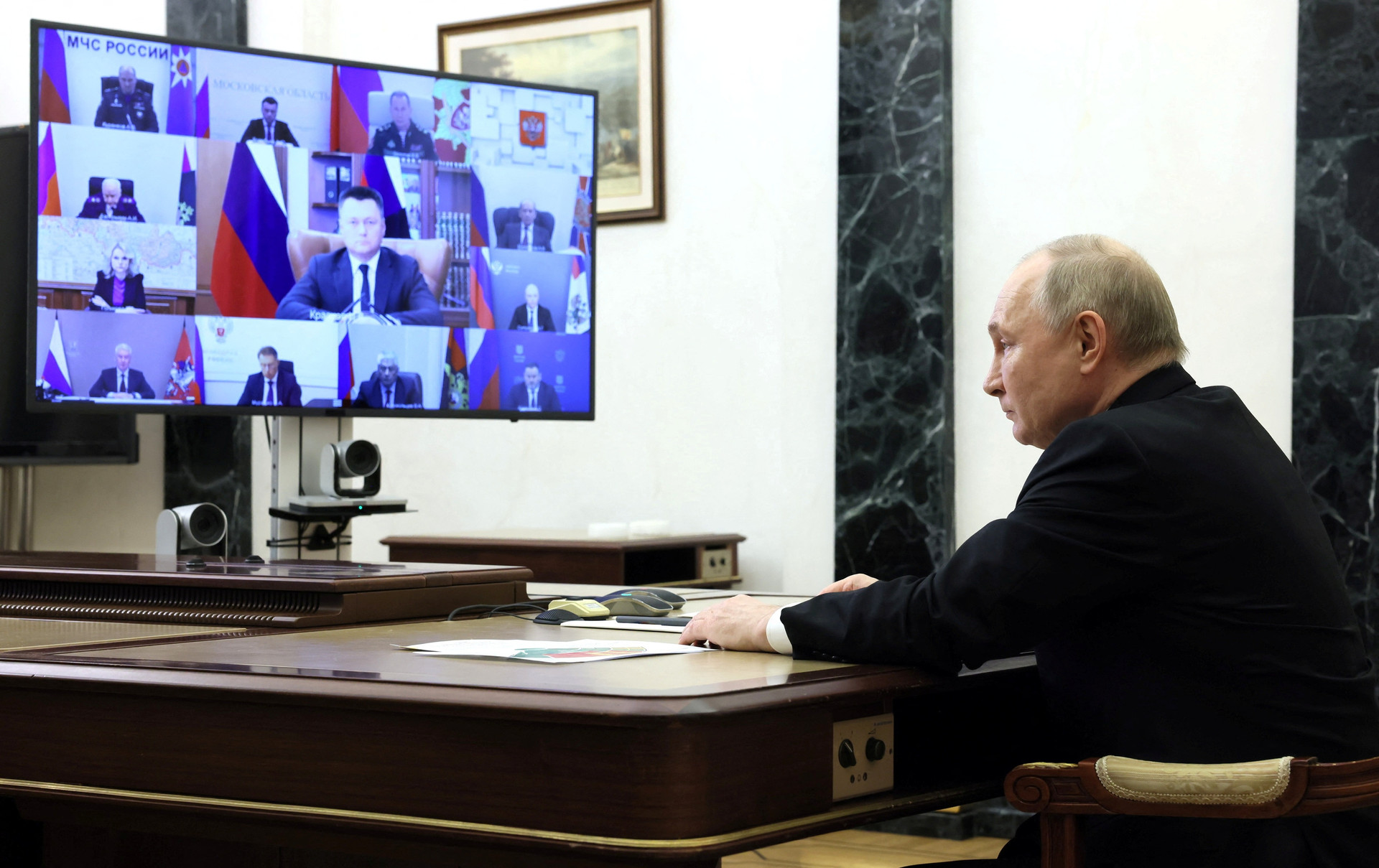 Nga bắt thêm 3 nghi phạm khủng bố, Tổng thống Putin cảnh báo Ukraine - 1