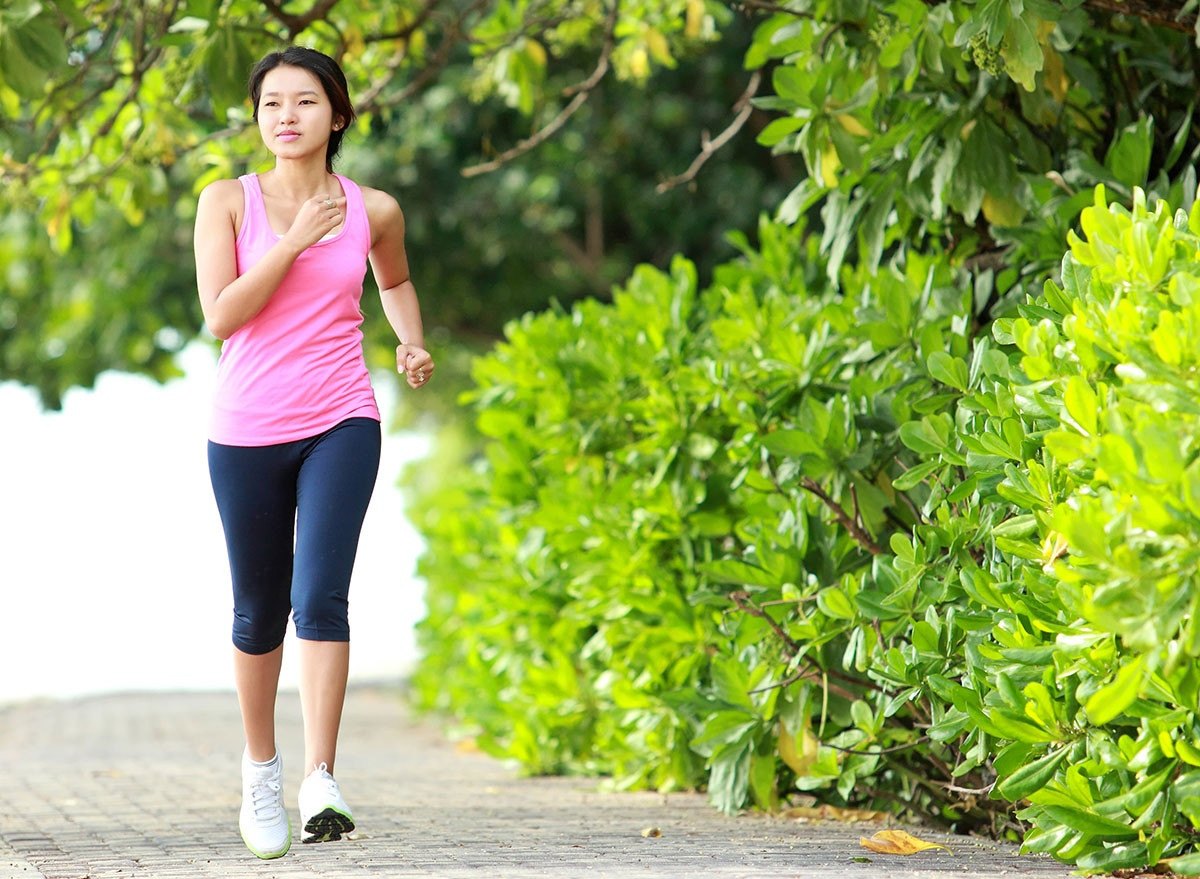 Cách đi bộ giúp tăng cơ, giảm cân - 1