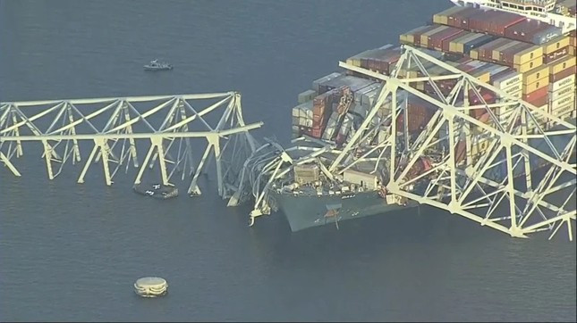 Mỹ: Thủy thủ đoàn nói tàu container bị 'mất kiểm soát' trước khi đâm sập cầu ảnh 13