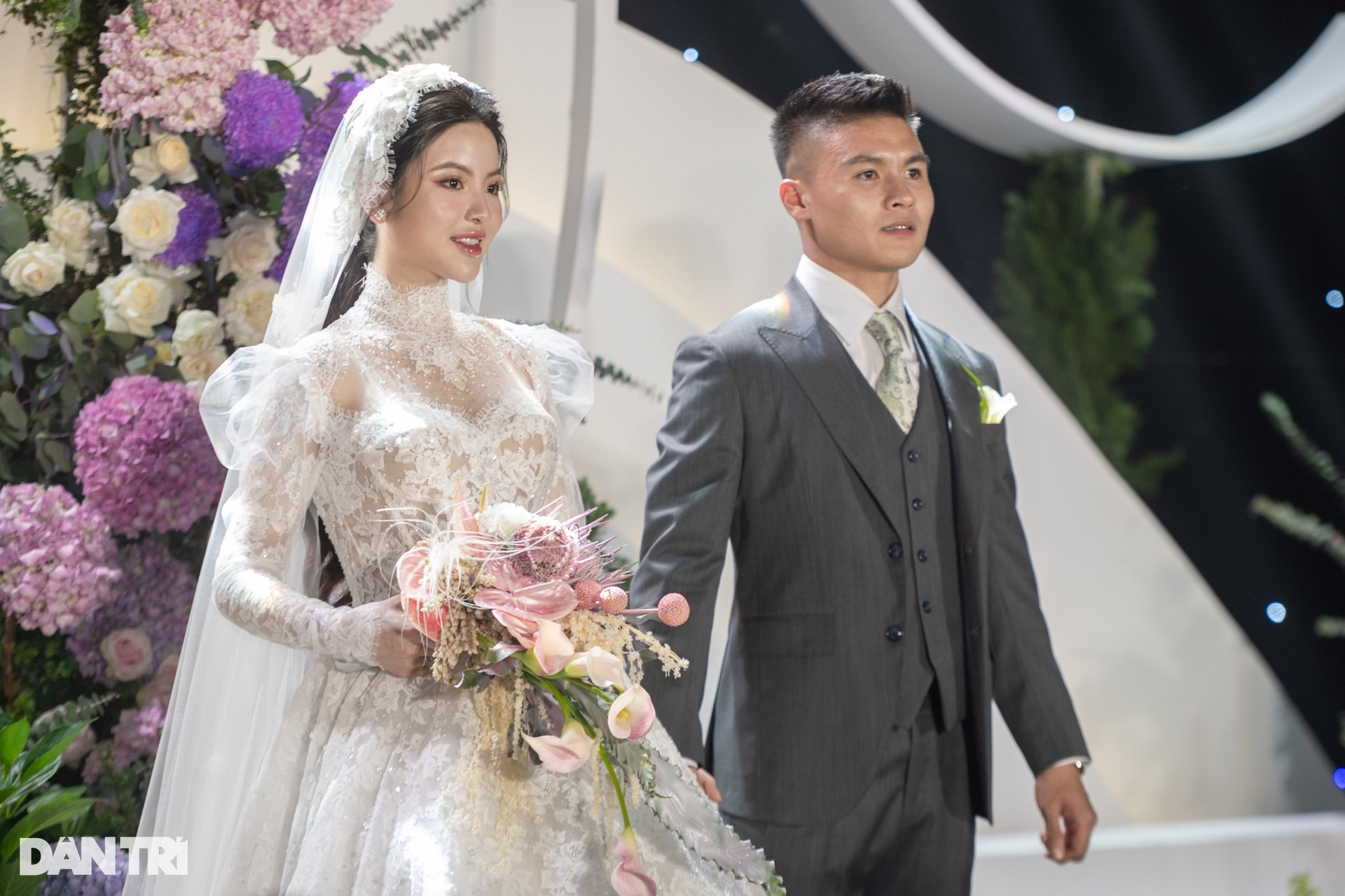 Cô dâu Chu Thanh Huyền xuất hiện xinh đẹp, sánh đôi tình tứ bên Quang Hải - 7