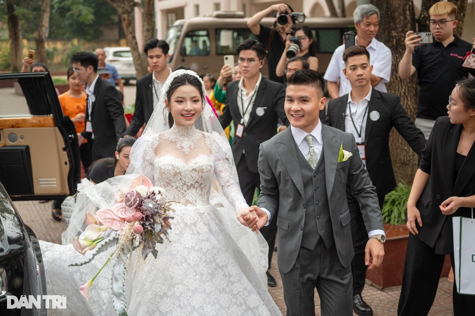 Cô dâu Chu Thanh Huyền xuất hiện xinh đẹp, sánh đôi tình tứ bên Quang Hải - 6