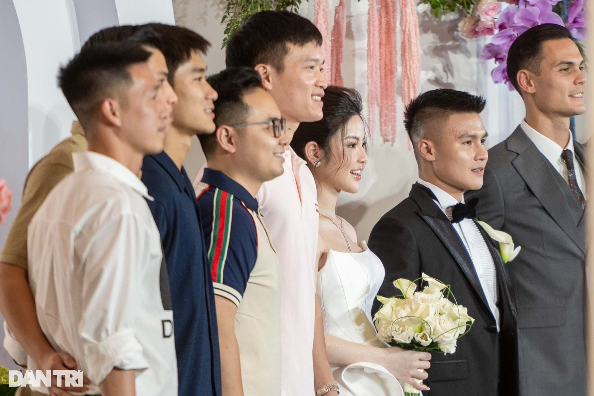 Đám cưới Quang Hải: Cô dâu - chú rể bất ngờ thông báo có em bé - 13