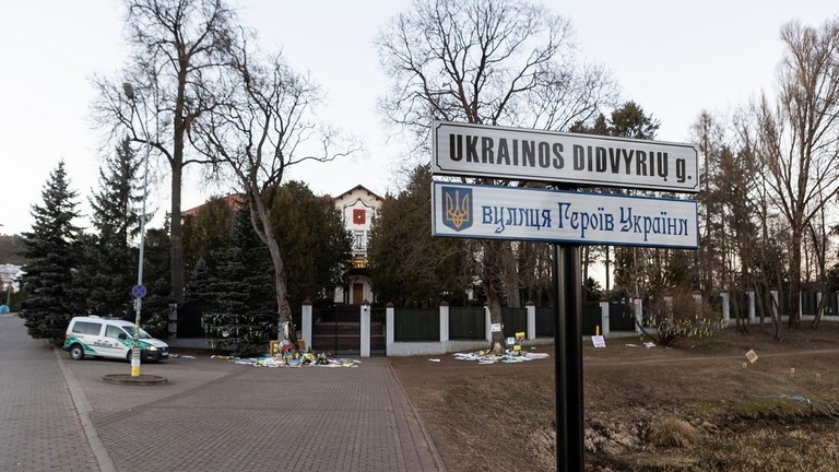 Đại sứ quán Nga ở Lithuania bị tấn công bằng bom xăng - 1