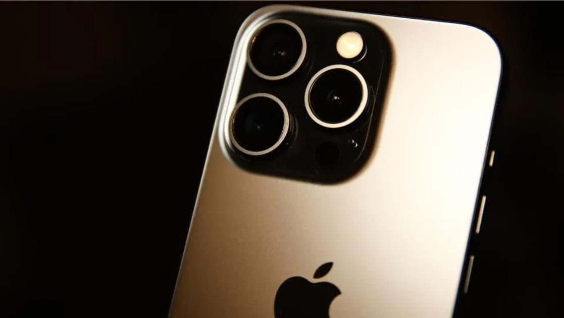 Vì sao Apple gửi cảnh báo tấn công phần mềm gián điệp tới người dùng iPhone?