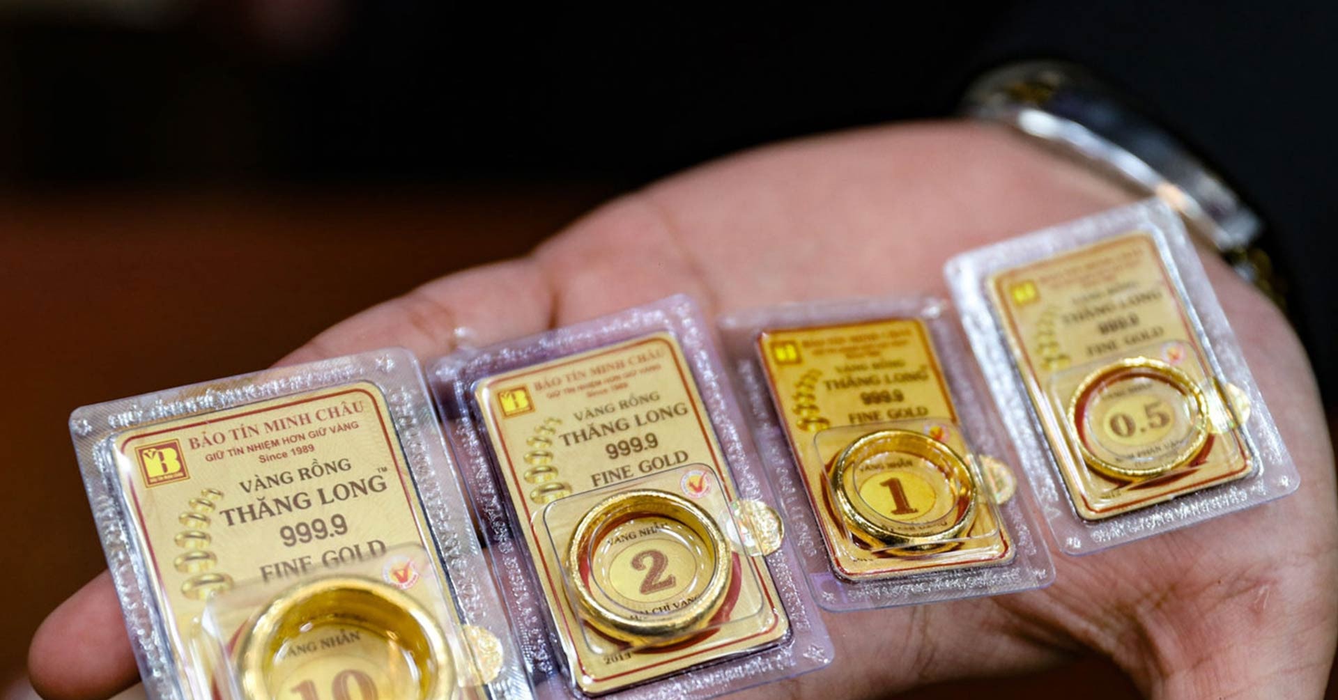 Giá vàng nhẫn bật tăng sốc gần 2 triệu, chiếm lại mốc 78 triệu