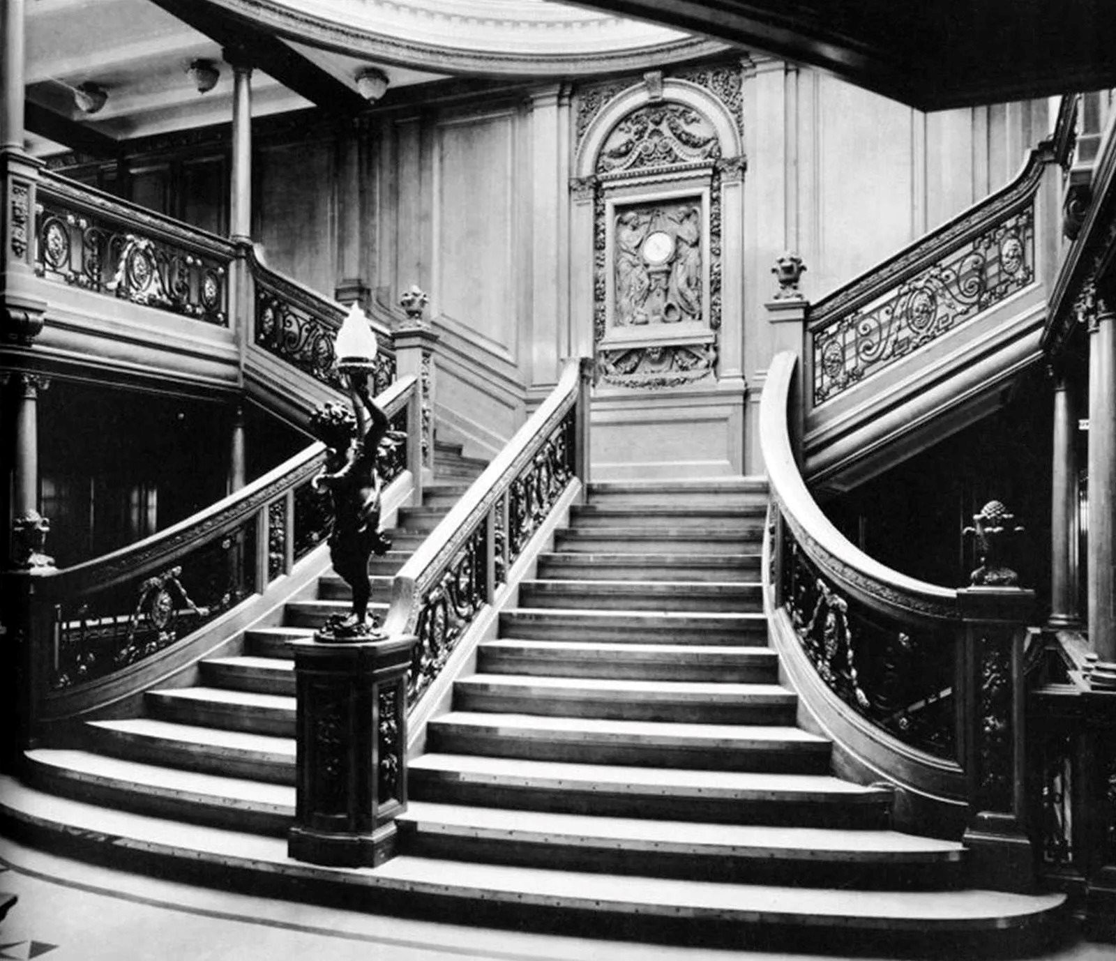 grand-staircase-titanic_11zon.jpeg