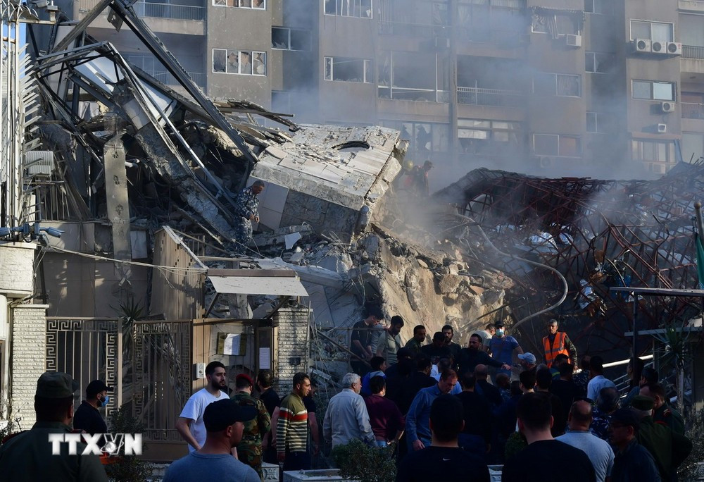 Hiện trường đổ nát sau vụ tấn công tòa nhà lãnh sự quán Iran ở Damascus, Syria ngày 1/4/2024. (Ảnh: THX/TTXVN)