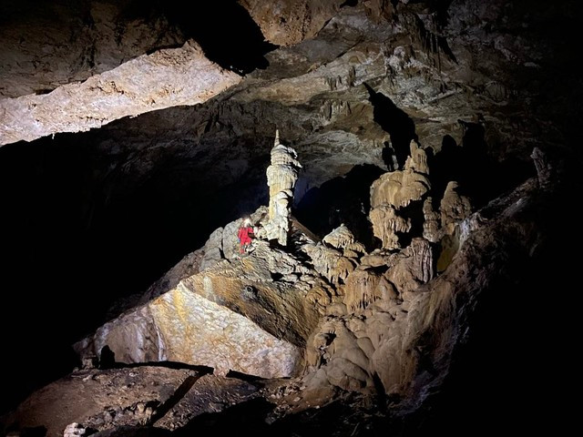 Quảng Bình phát hiện 25 hang động mới đẹp lung linh, huyền ảo- Ảnh 1.