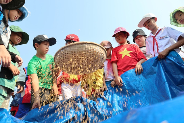 Lễ hội độc đáo ở quê hương cố Thủ tướng Phạm Văn Đồng- Ảnh 1.