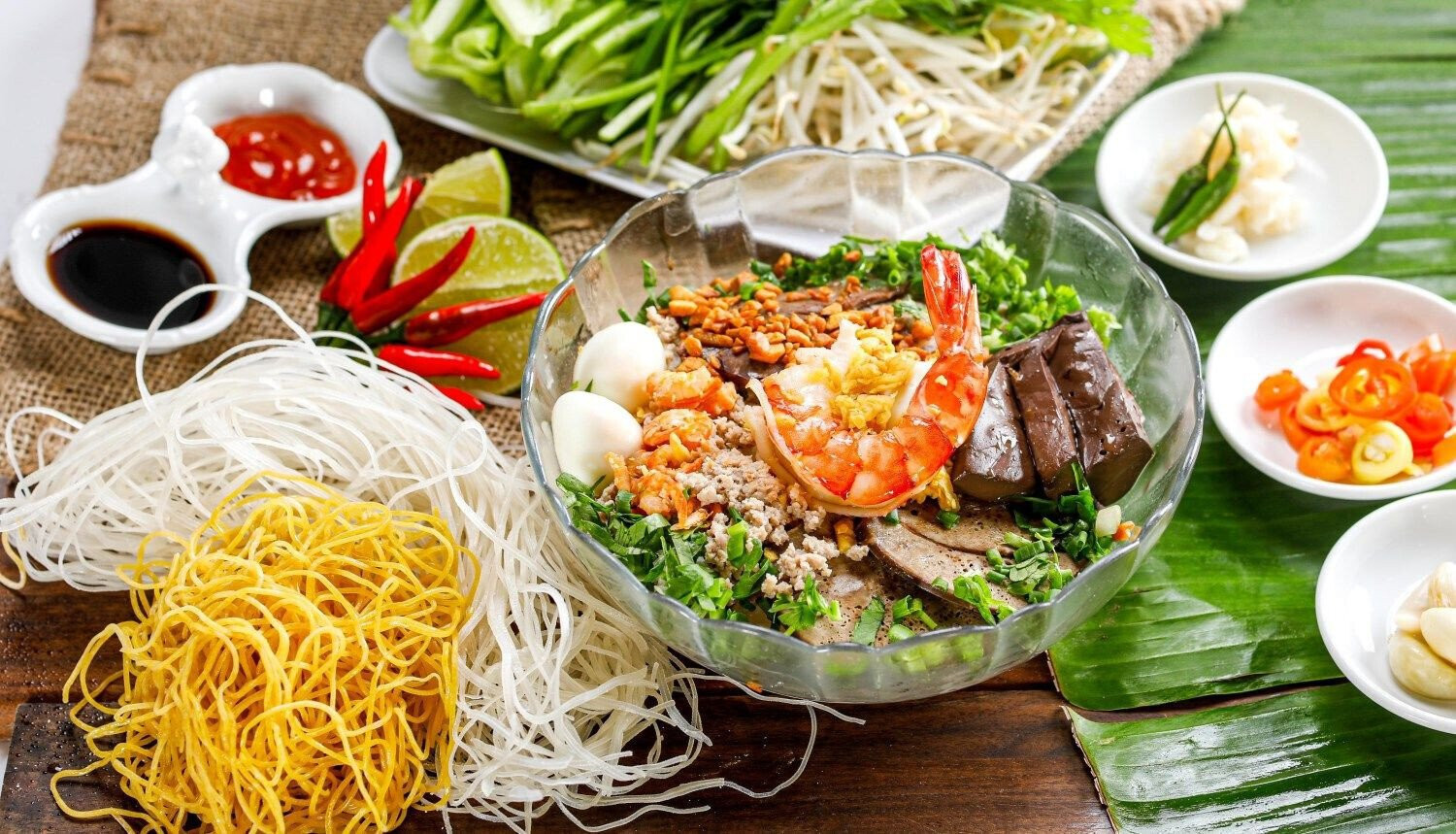 Hủ tiếu Hồng Phát là địa chỉ ẩm thực yêu thích của thực khách Sài Gòn bất chấp giá nhỉnh hơn nhiều quán hủ tiếu cùng phân khúc. (Ảnh: Hồng Phát)