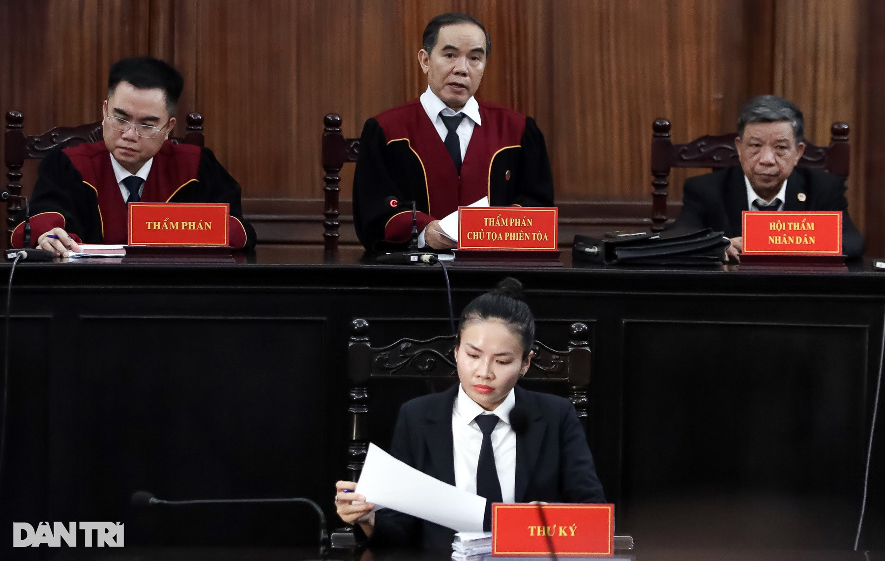 Bị cáo Trần Quí Thanh lĩnh 8 năm tù, một con gái hưởng án treo - 2