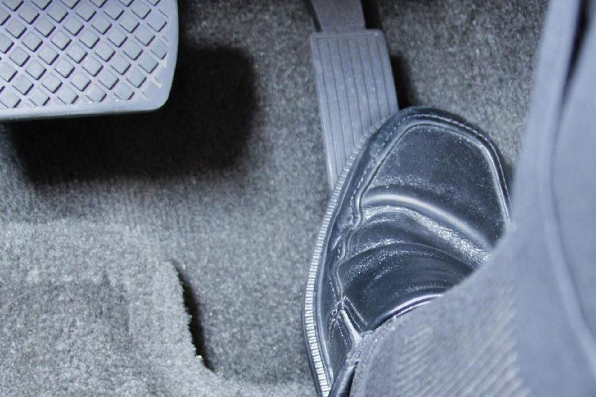 gas pedal hard push down 2a85a829eebfbe19 1024x576.jpg