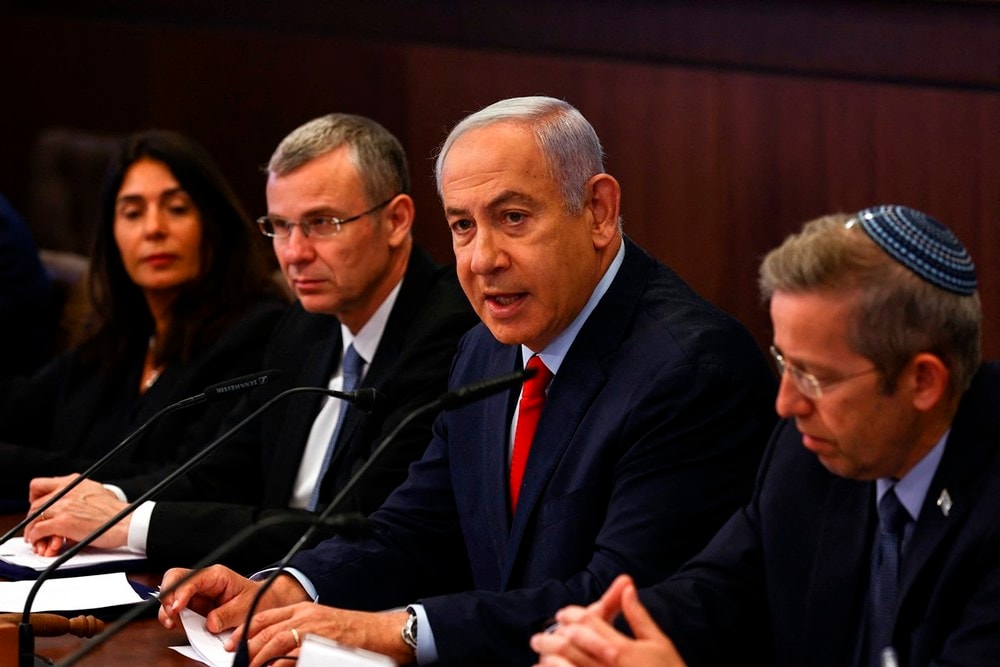 Thủ tướng Israel Benjamin Netanyahu (thứ 2 phải) chủ trì phiên họp nội các ở Jerusalem. (Ảnh: AFP/TTXVN)