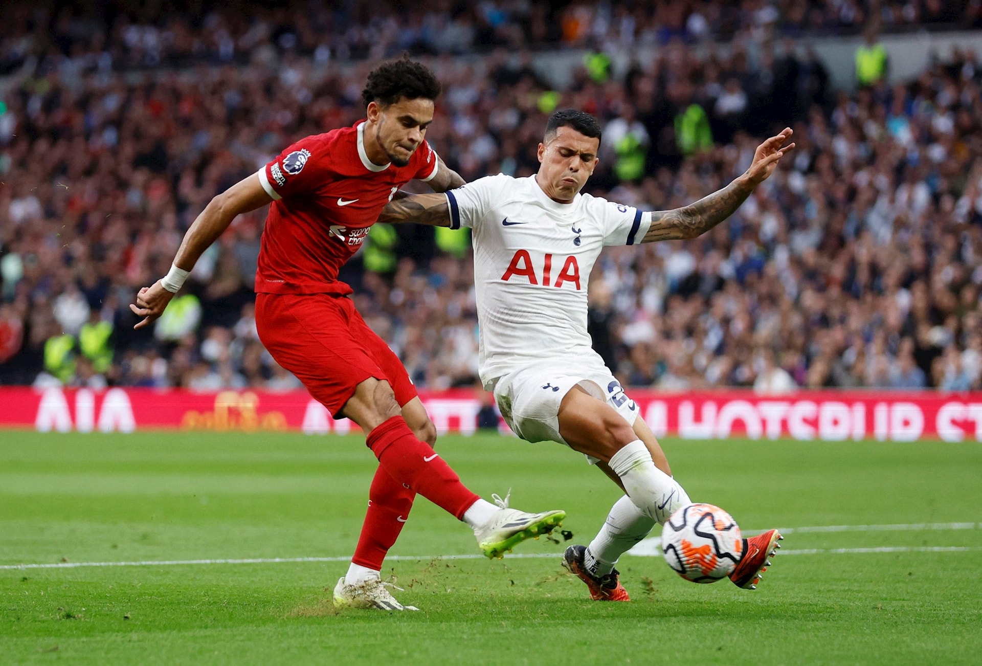 231001102307-01-liverpool-tottenham-var.jpg