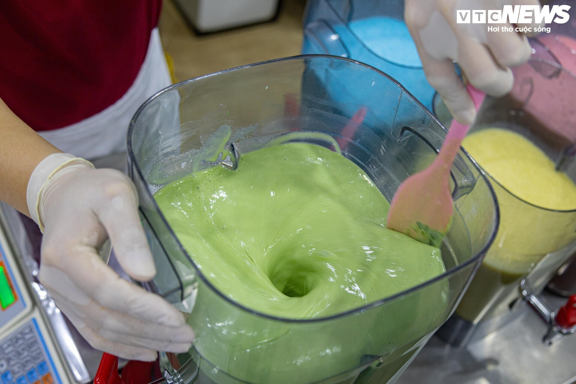 Cận cảnh quy trình làm kem 3D tạo hình 11 địa danh nổi tiếng ở Hà Nội - 7