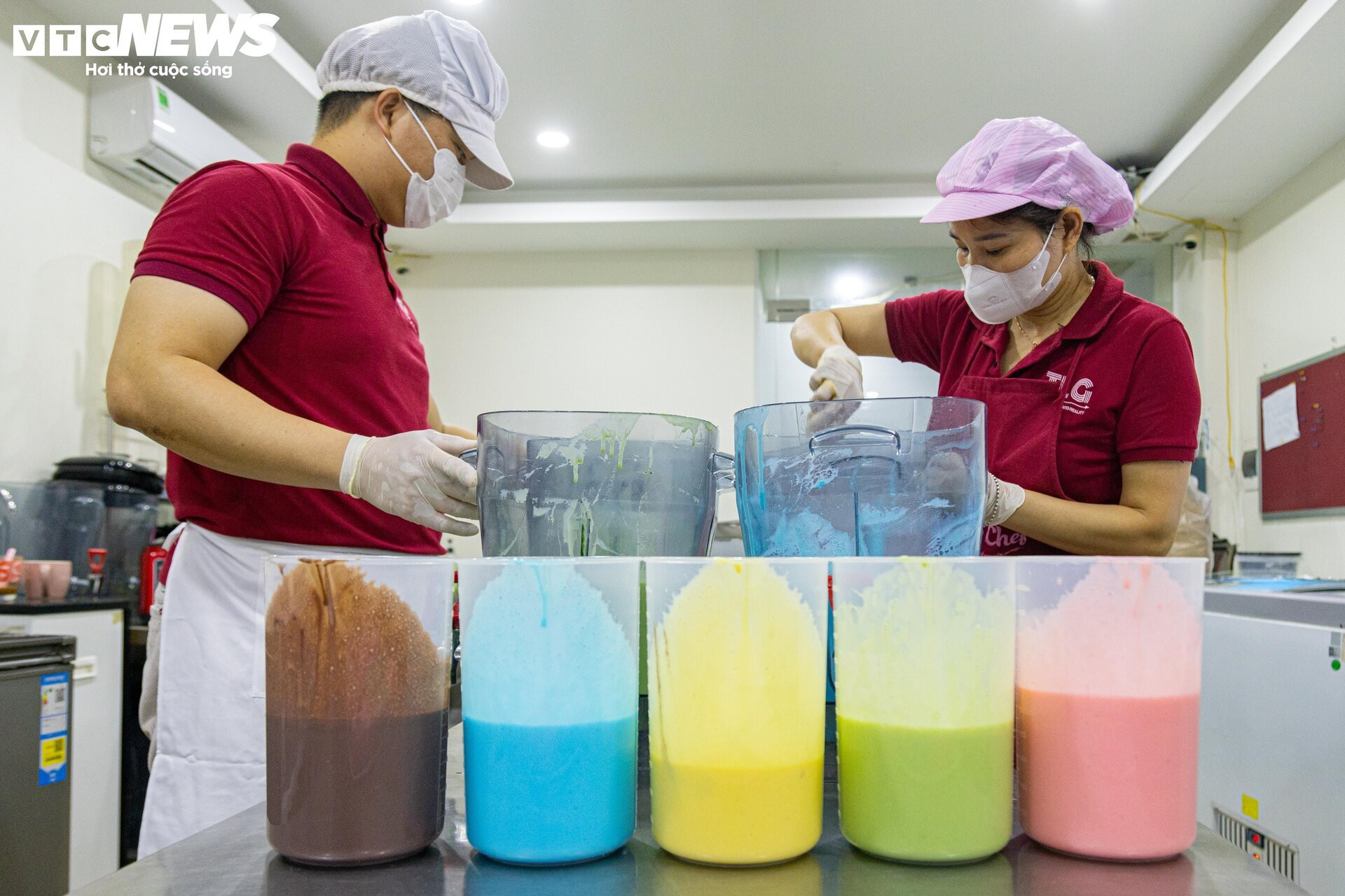 Cận cảnh quy trình làm kem 3D tạo hình 11 địa danh nổi tiếng ở Hà Nội - 16