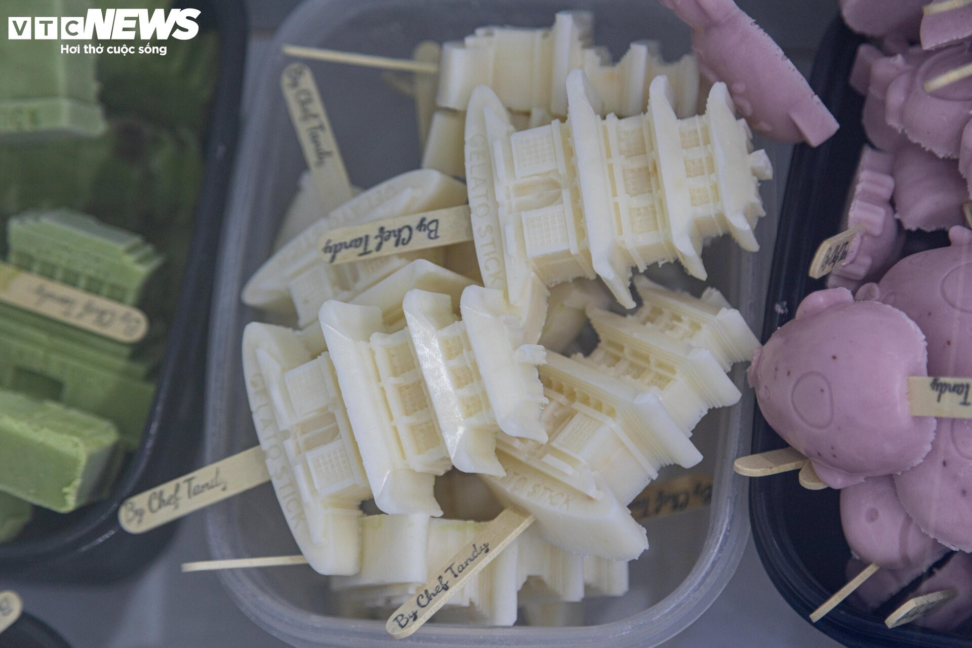 Cận cảnh quy trình làm kem 3D tạo hình 11 địa danh nổi tiếng ở Hà Nội - 1