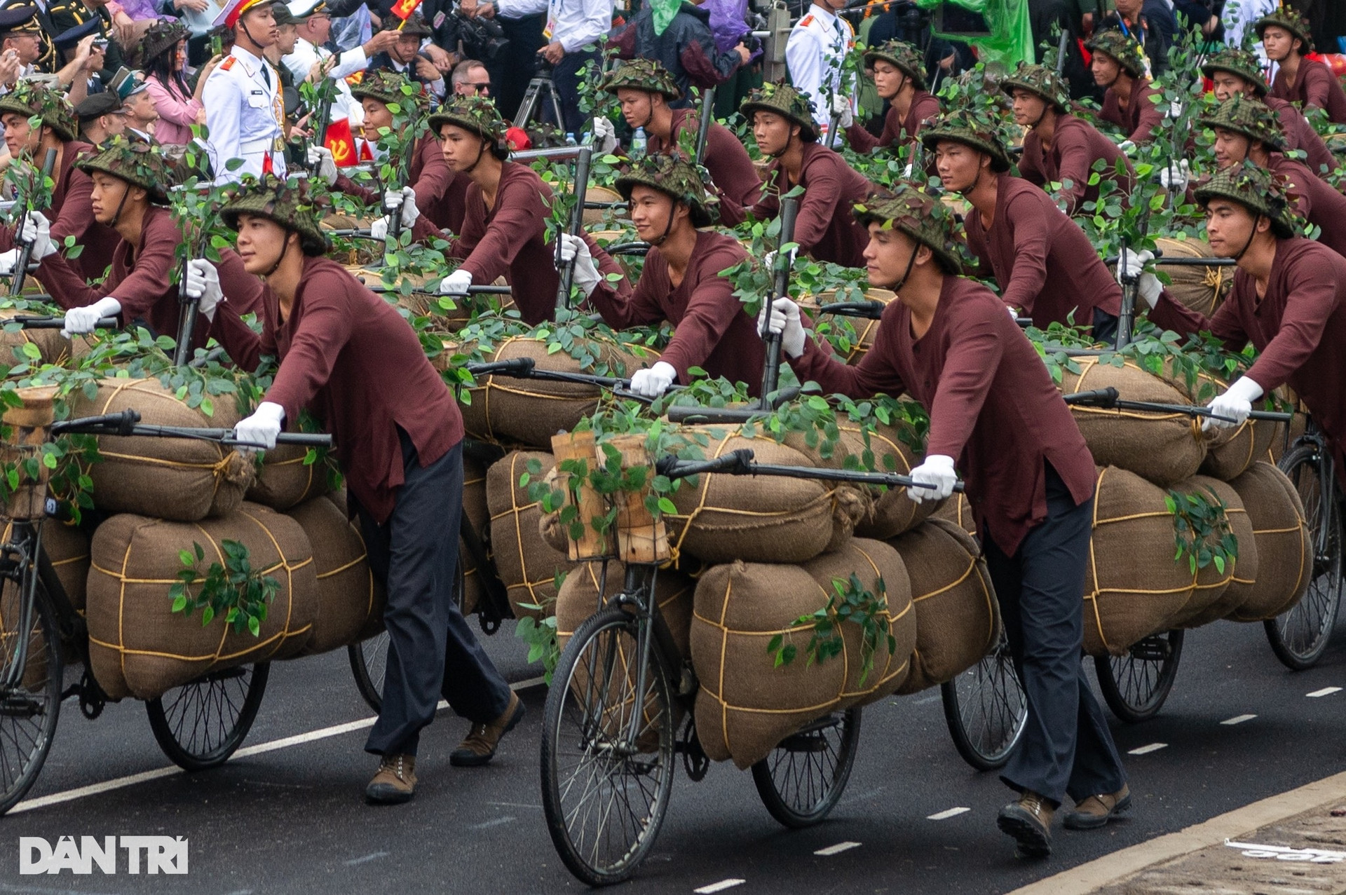 Hình ảnh ấn tượng Lễ diễu binh kỷ niệm 70 năm Chiến thắng Điện Biên Phủ - 14