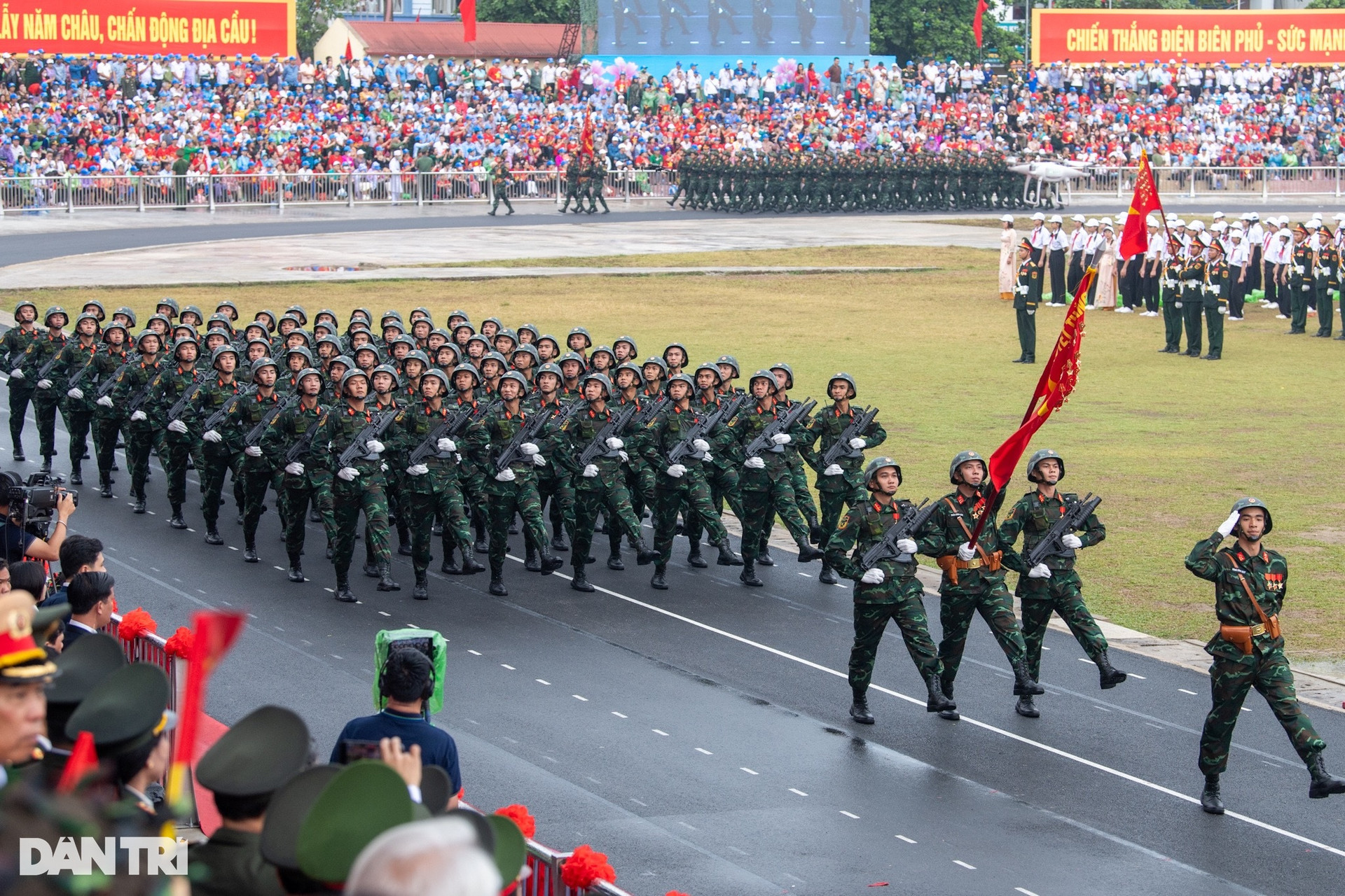 Hình ảnh ấn tượng Lễ diễu binh kỷ niệm 70 năm Chiến thắng Điện Biên Phủ - 6