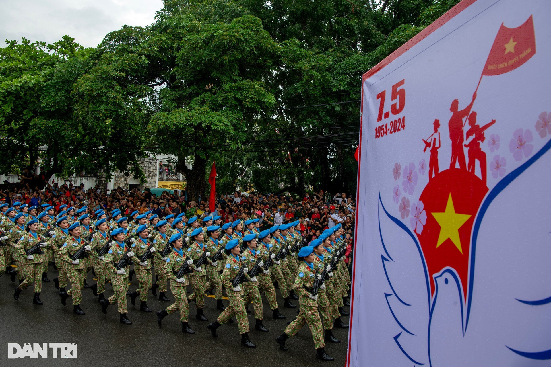 Hình ảnh ấn tượng Lễ diễu binh kỷ niệm 70 năm Chiến thắng Điện Biên Phủ - 15