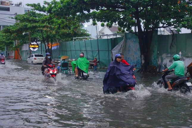 TPHCM chuẩn bị đón mưa lớn, khả năng ngập cục bộ ảnh 1