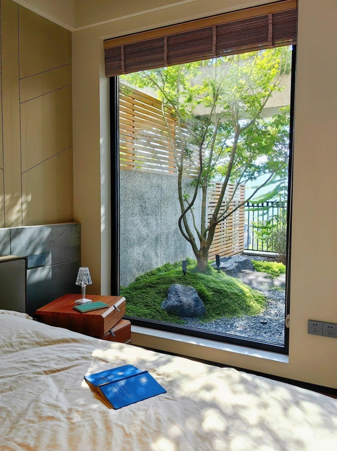 Căn hộ có chiếc view đẹp như tranh, không gian phủ màu xanh khiến netizen nức nở: Mê cách yêu thiên nhiên của nữ chủ nhân-4